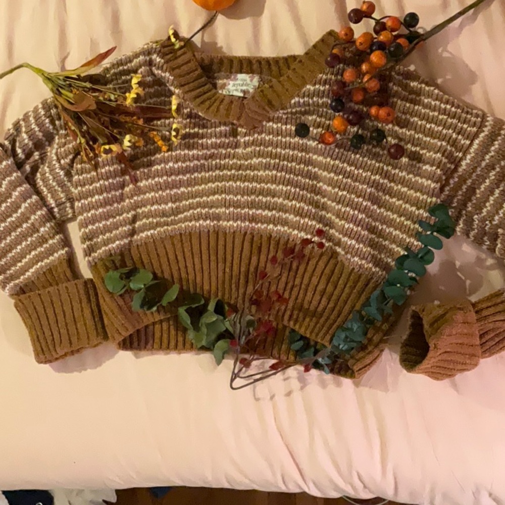 Fall sweater good material worn once